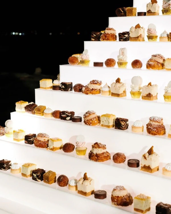35 Chic Ideas to Style Your Wedding Dessert Tables