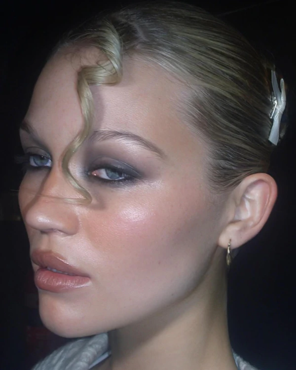 <a href="https://www.instagram.com/p/DFLsgrOtzbM/?img_index=1">Nencymakeup</a>
