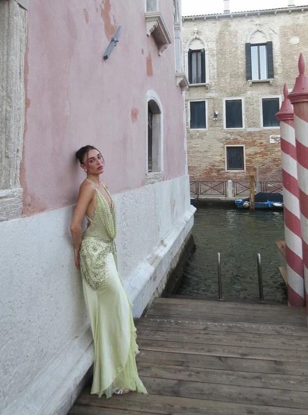 <a href="https://www.instagram.com/p/Dc_pIHTFD86/?img_index=1">Isle of Monday</a>, Content: <a href="https://www.instagram.com/p/Dc9R5nuDJNR/?img_index=9">Elisa Zarzur</a>