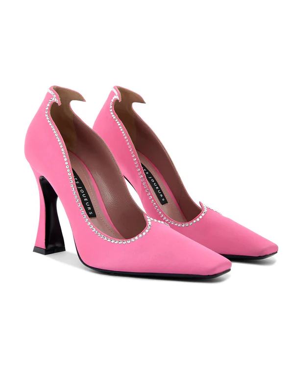 Barbie-Inspired Bachelorette Party: Attire & Accessories for a Fun Celebration