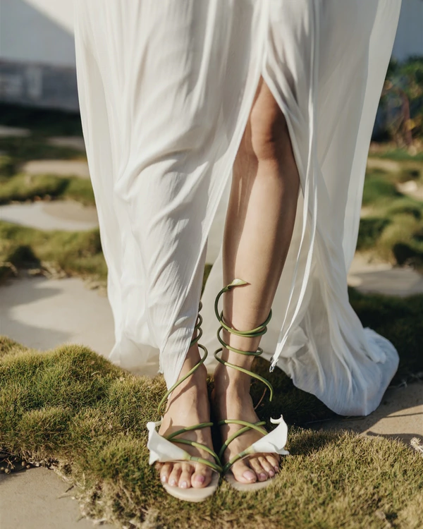 A Slim Aarons Inspired Wedding with Tropical Touches in the Byron Bay Hinterland