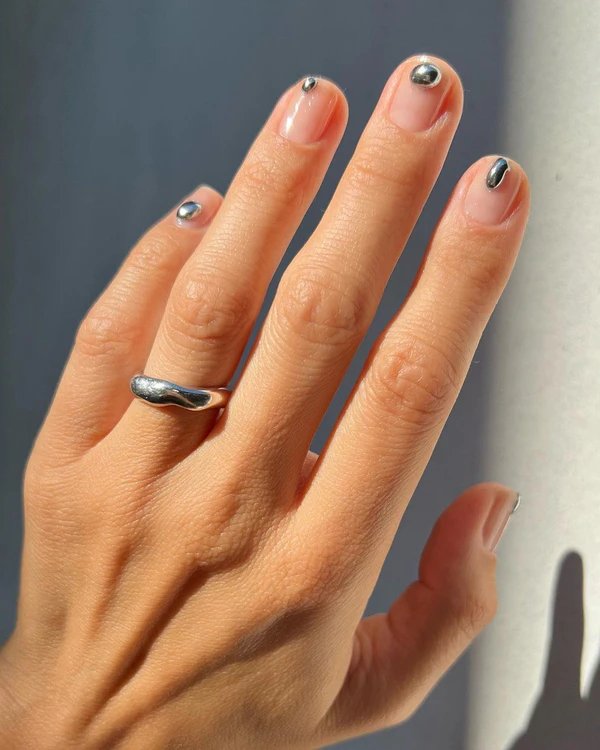 26 Minimalist Nail Design Ideas