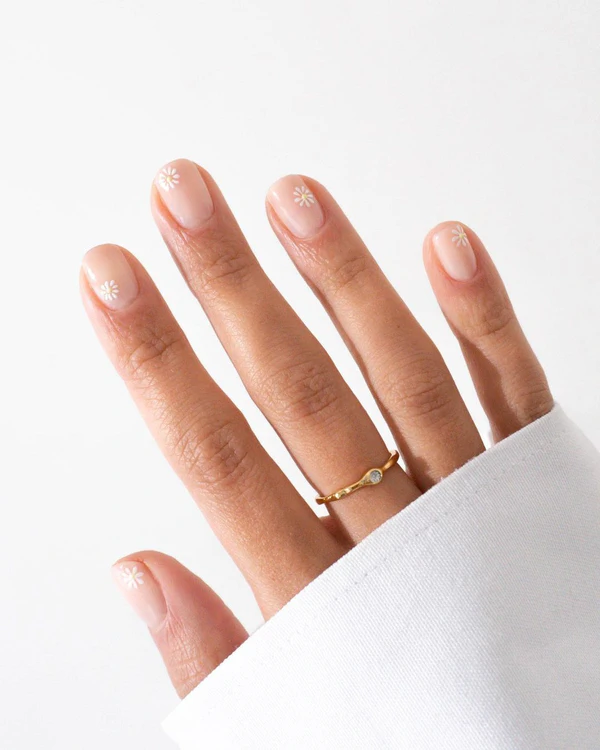 26 Minimalist Nail Design Ideas