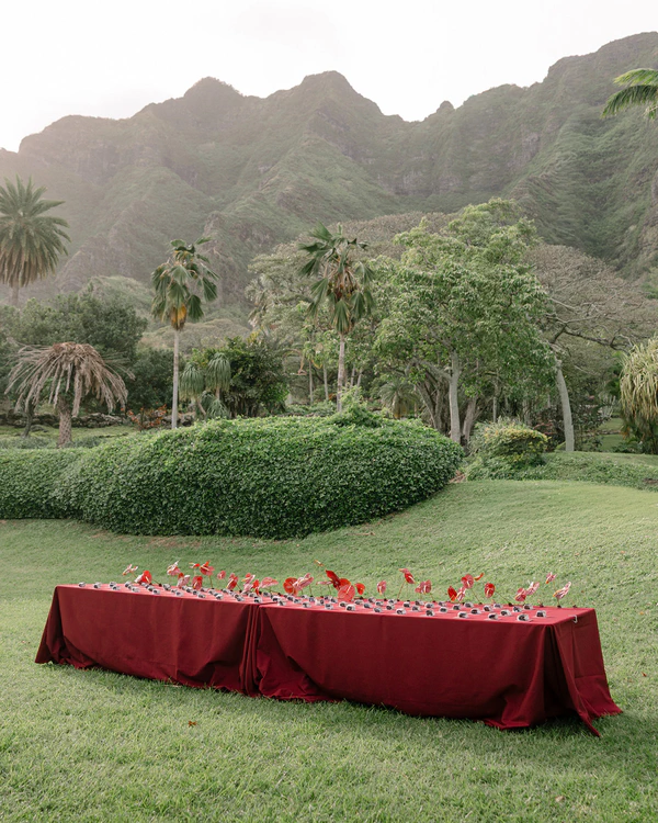 A Bold & Artfully Designed Wedding on the Lush Tropical Shores of Oahu, Hawaii — photo 2