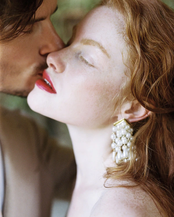 A Fusion of History, Elegance, and Love in the Wedding Editorial — photo 2