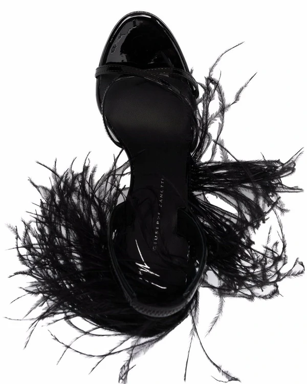 Wedding Trends 2022: Feathers