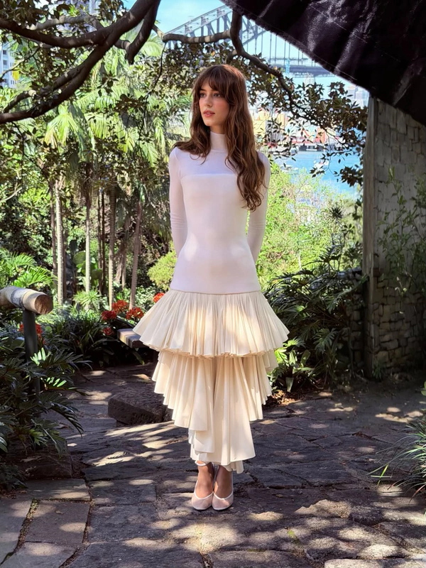 <a href="https://www.instagram.com/maisonalaia/">Alaïa</a>, Content:&nbsp;<a href="https://www.instagram.com/p/Dd7MCpGk6jb/?img_index=1">Bryce Scarlett</a>