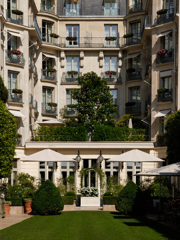 <a href="https://www.instagram.com/ritzparis/p/DYSOjA_DD2S/?hl=en">Ritz Paris</a>