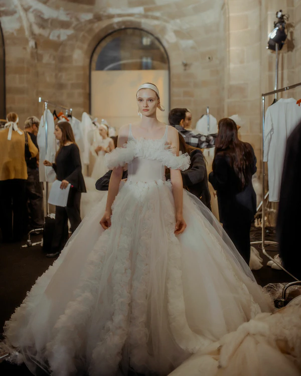 26 Modern Drop-Waist Bridal Dresses