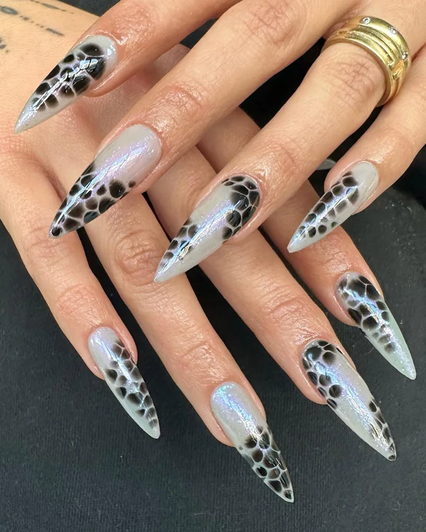 <a href="https://www.instagram.com/p/CnB4IizIE1v/?img_index=1">Doki Nails</a>