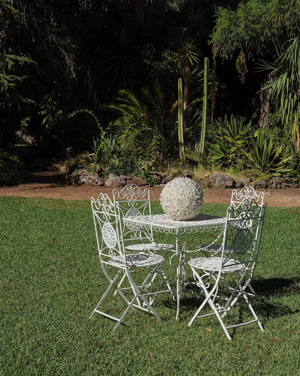 Trend: Geometric Floral Arrangements