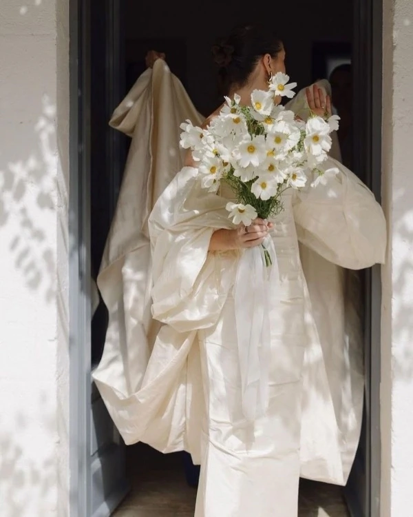 Should Bridesmaids Pay for Their Expenses?