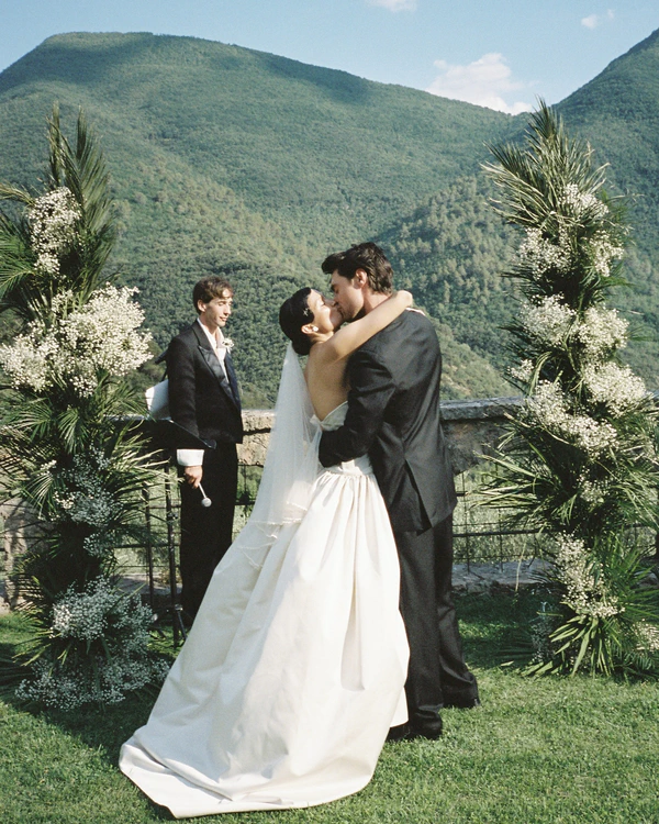 A Romantic Wedding Amidst the Rolling Hills of Umbria