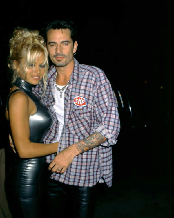 Pamela Anderson's Wedding Rings — photo 1