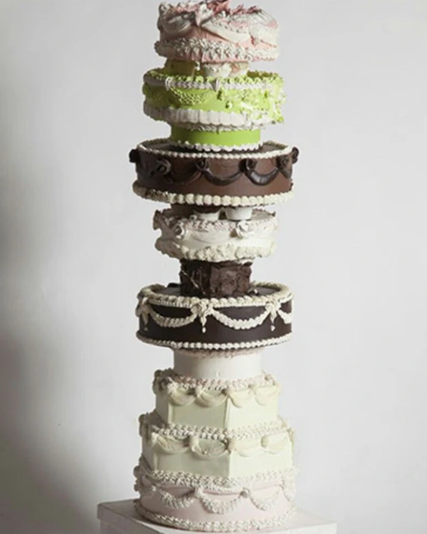 40 Surrealist Decor Ideas to Create a Dreamlike Celebration