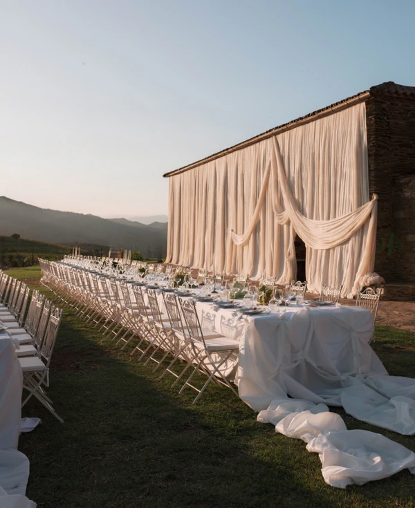 <a href="https://www.instagram.com/p/DRusrL5iBcj/?img_index=1">Rebecca Marie Weddings</a>, Photography: <a href="https://www.instagram.com/ninawernicke/">Nina Wernicke</a>