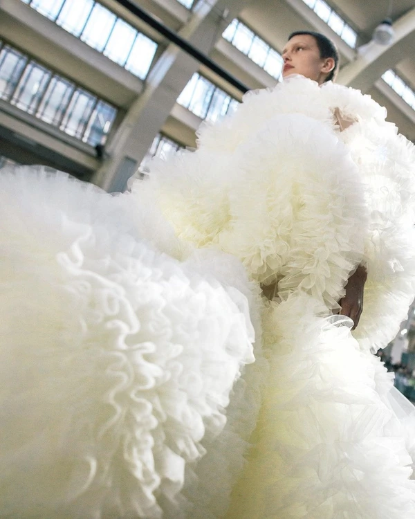 Alternative Bridal Looks from London Fashion Week — photo 2