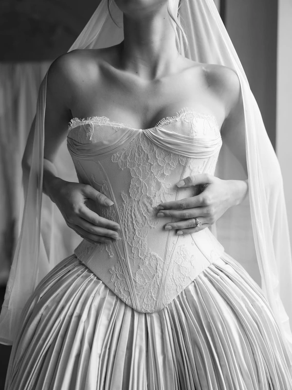<span><a href="https://www.instagram.com/p/DaumKrNGT1r/?img_index=1">Kate Batter</a>, Photography: <a href="https://www.instagram.com/elwoodsphotography/">El Woods Photography</a></span>