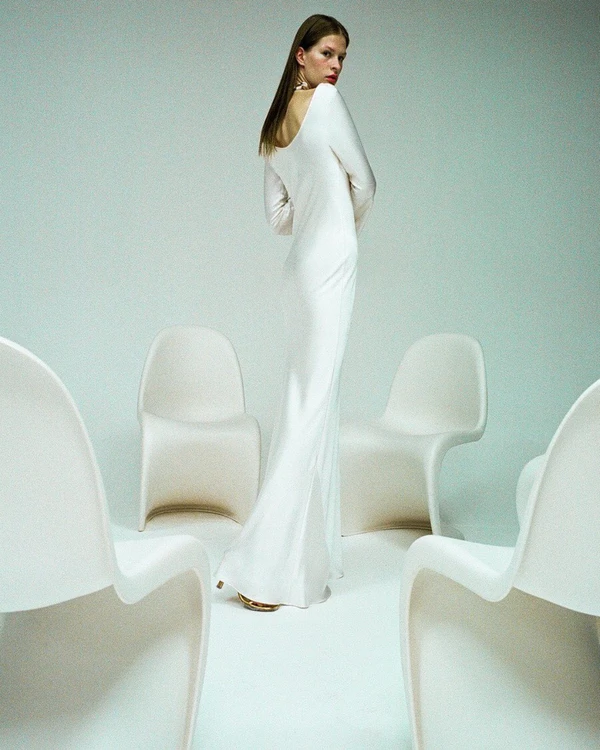 Elegant Bridal Dresses for Autumn Wedding
