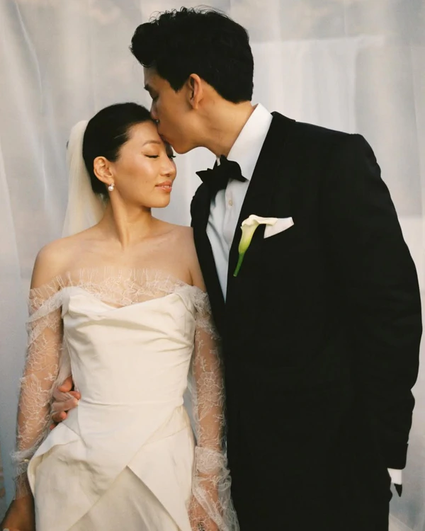 <a href="https://www.instagram.com/saradeblasweddings/">Fanny Wong</a>, Photography: <a href="https://www.instagram.com/saradeblasweddings/p/DUTjqDLDRYV/">Sara De Blas</a>