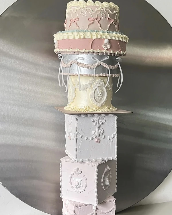 Trend: Stacked Wedding Cakes