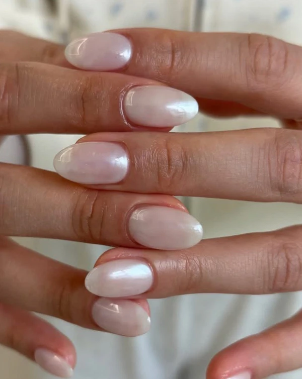 <a href="https://www.instagram.com/p/DXRJJKhE_eo/?img_index=1">Almond Nail</a>