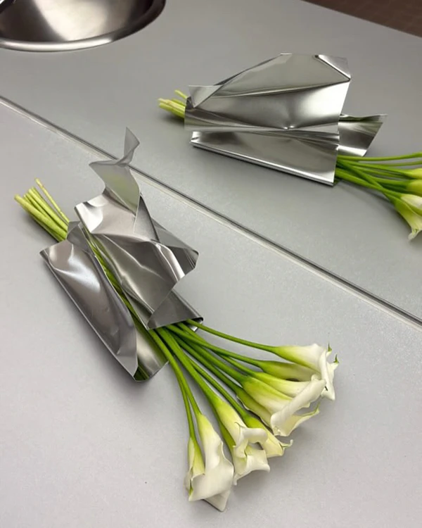 Trend: Chrome Blooms