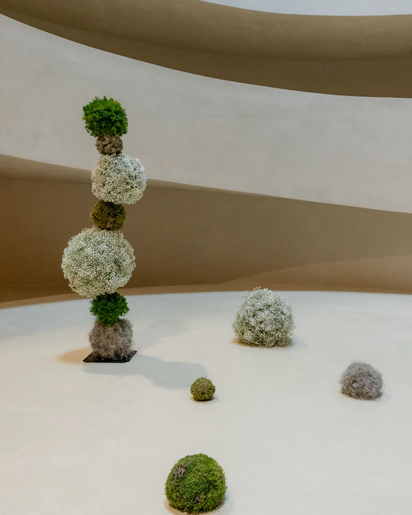 7 Creative Floral Installation & Arrangement Ideas for Modern Couples