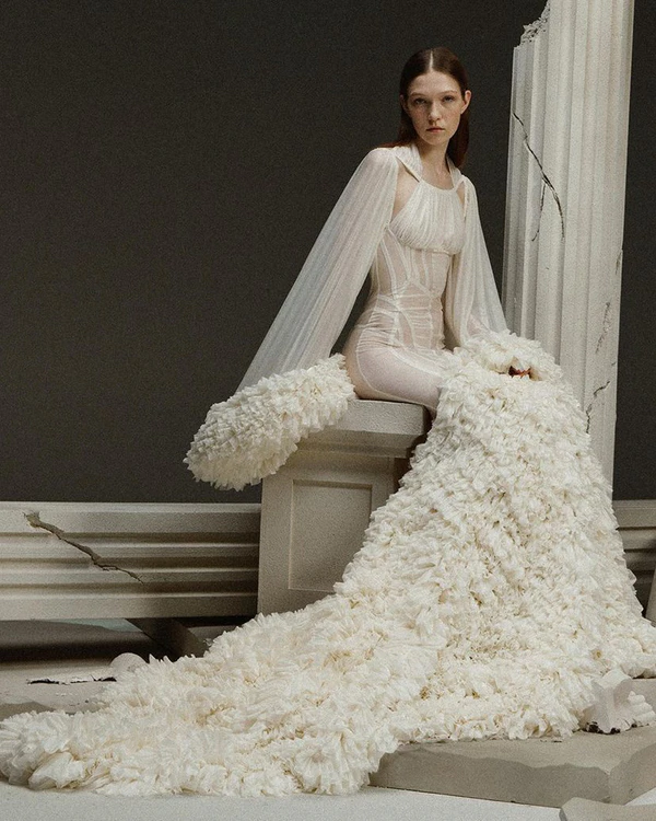 10 Ways to Style-Up Your Wedding Dress from Ceremony to Reception