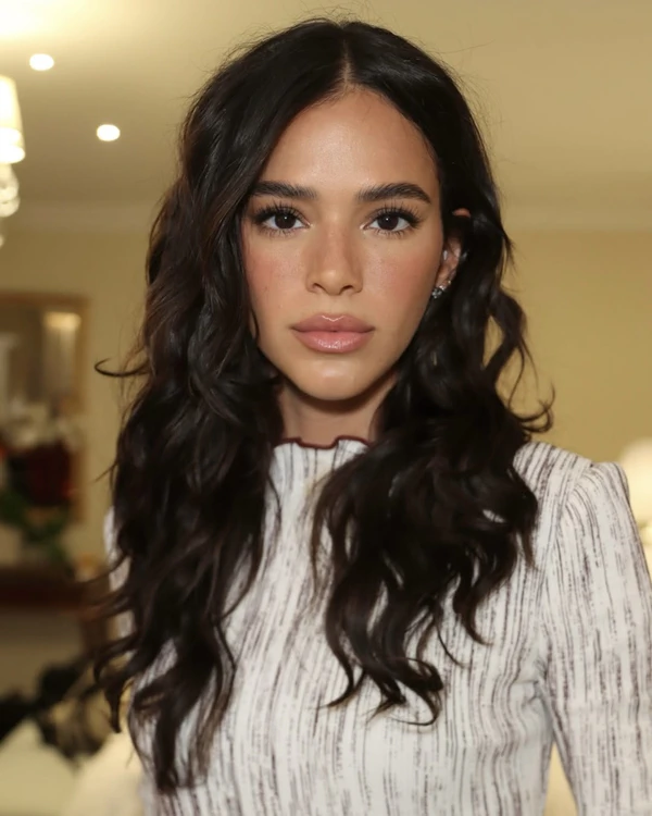 <a href="https://www.instagram.com/p/DUBkUlYDuyO/?img_index=1" target="_blank">Nikki Makeup</a>