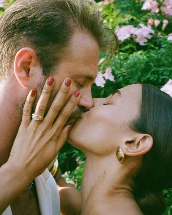 8 Fun, Stylish & Creative Engagement Announcement Ideas