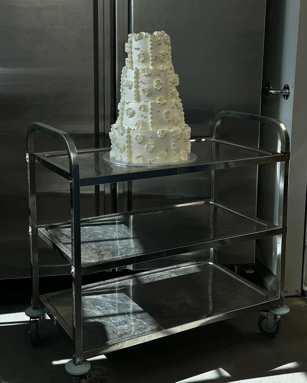 10 Summer Wedding Cake Trends — photo 2