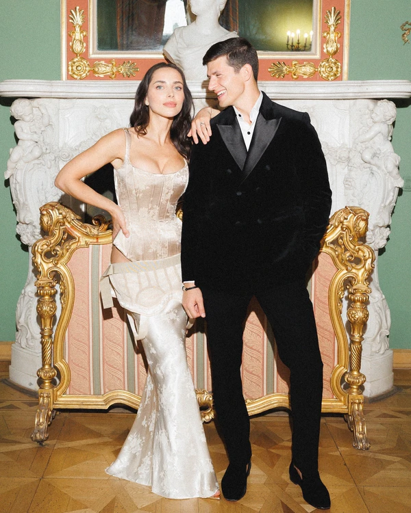A Dreamlike Wedding with Enchanting Ballerinas & Art in a Historic Palace — photo 2