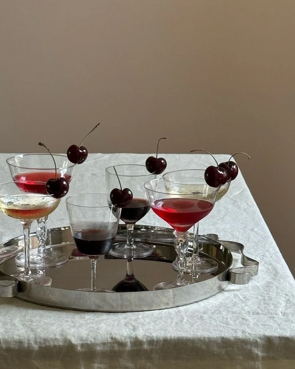 40 Trendy Ideas for Serving Your Wedding Cocktails