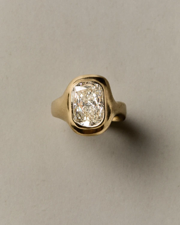 <a href="https://hernanherdez.com/products/irregular-diamond-signet?utm_source=Pinterest&amp;utm_medium=organic">Hernán Herdez</a>