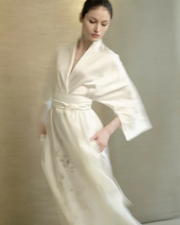 <a href="https://carinegilson.com/products/natural-long-silk-kimono-so0190ge-nat_nat?pr_prod_strat=pinned&amp;pr_rec_id=ded454fd0&amp;pr_rec_pid=15501093929338&amp;pr_ref_pid=15501094027642&amp;pr_seq=uniform">CARINE GILSON Kimono</a>, $3613