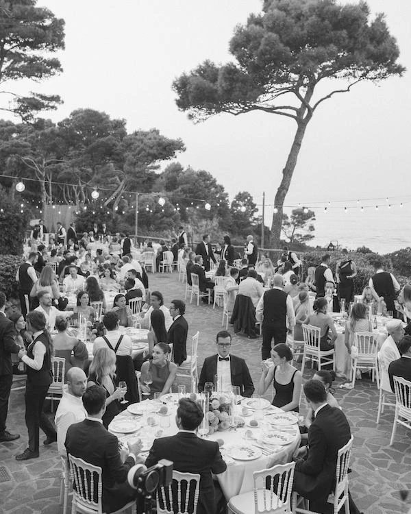 A Glamorous Seaside Wedding Evocative of a Classic Italian Film