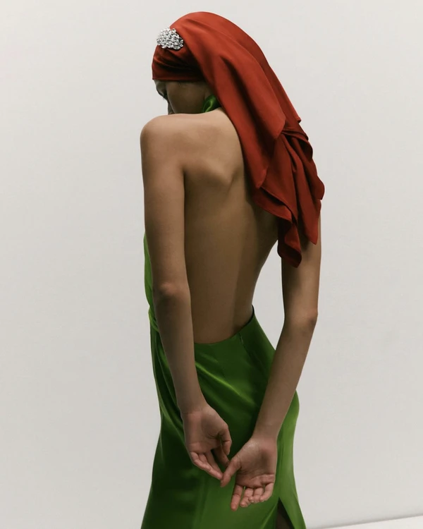 40 Stunning Christmas Party Outfits for 2024