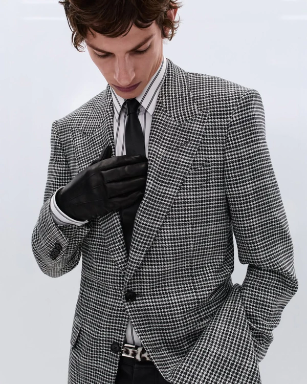 <a href="https://www.instagram.com/p/DZcw-PEFV2l/?img_index=1">Tom Ford</a>