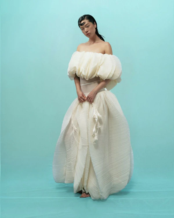 20 Textural Bridal Dresses We're Crushing On