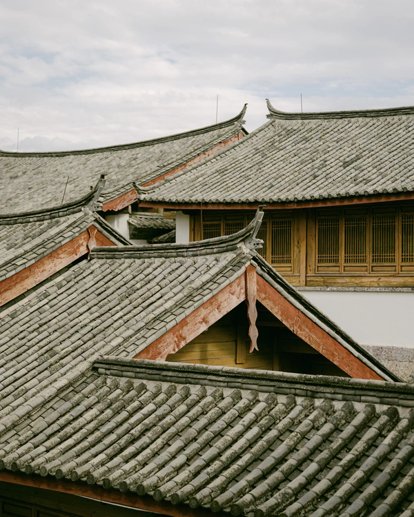 A Pastel-Drenched Chinese Celebration at Amandayan Amid the Mountainscapes of Lijiang