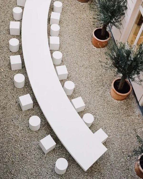 Trend: Curved Tablescapes