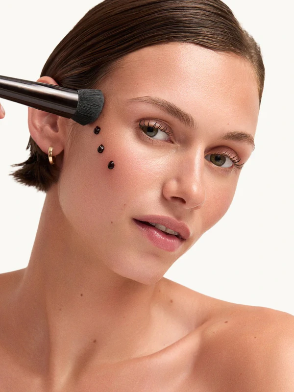 <a href="https://goop.com/goop-beauty-summertone-bronzing-gel/p?srsltid=AfmBOoo6uDur8EMkXXv5mx9tT-BS7CyoP4gRGvWVv_vVTxy5oeD8VV2U">Goop Beauty</a>