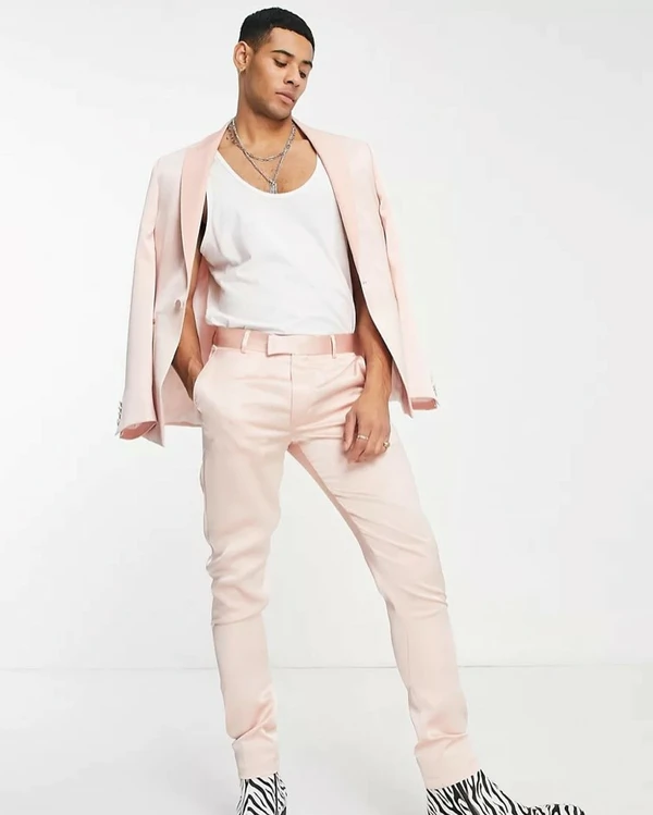 Colorful Suits for Grooms that are Perfect for Summer Wedding