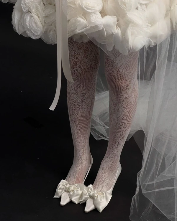 9 Chic Ways to Style Your Bridal Dress for a Winter Wedding