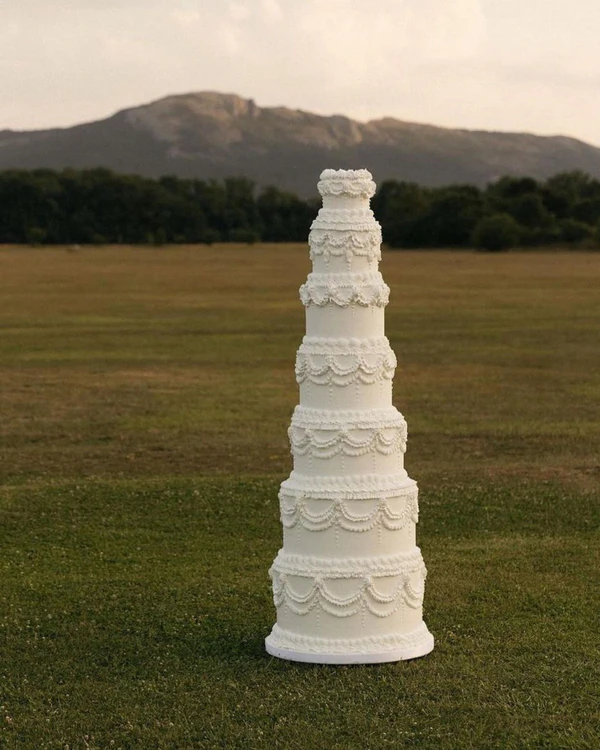 30 Vintage-Inspired Tiered Cakes to Sweeten Your Big Day