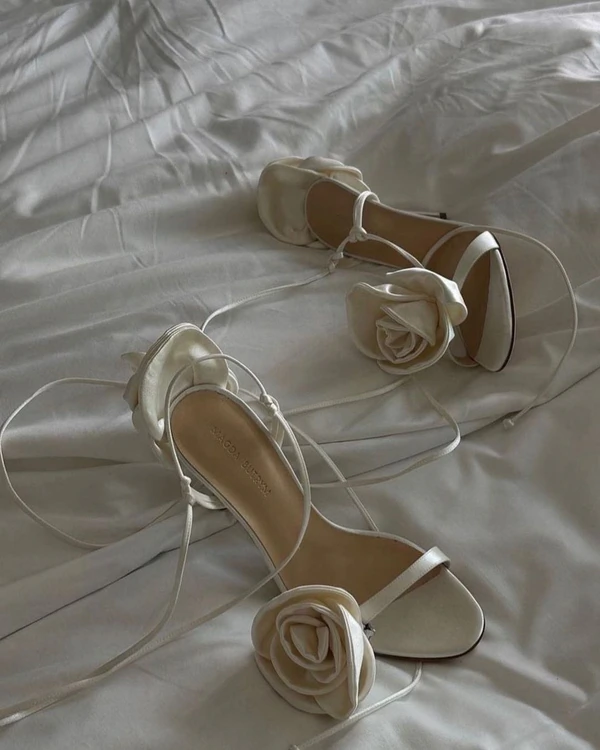 The Wedding Wardrobe Unpacked: Pros & Cons