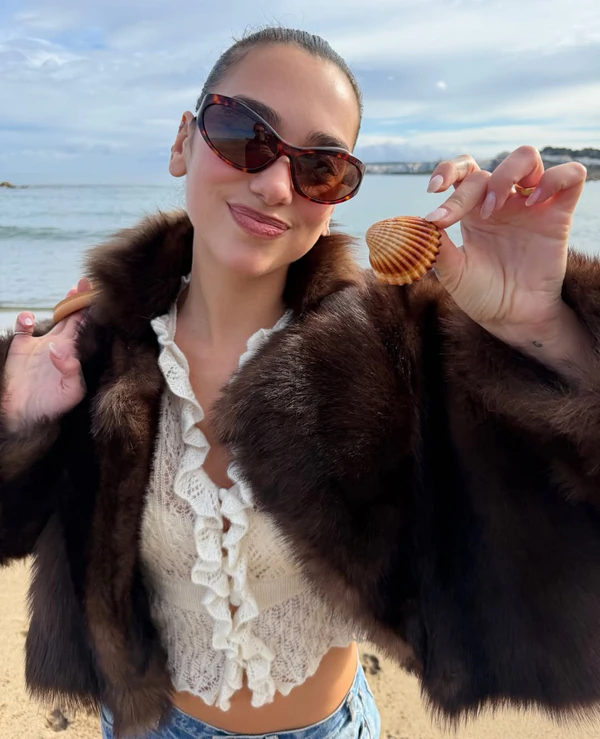 Content: <a href="https://www.instagram.com/dualipa/">Dua Lipa</a>