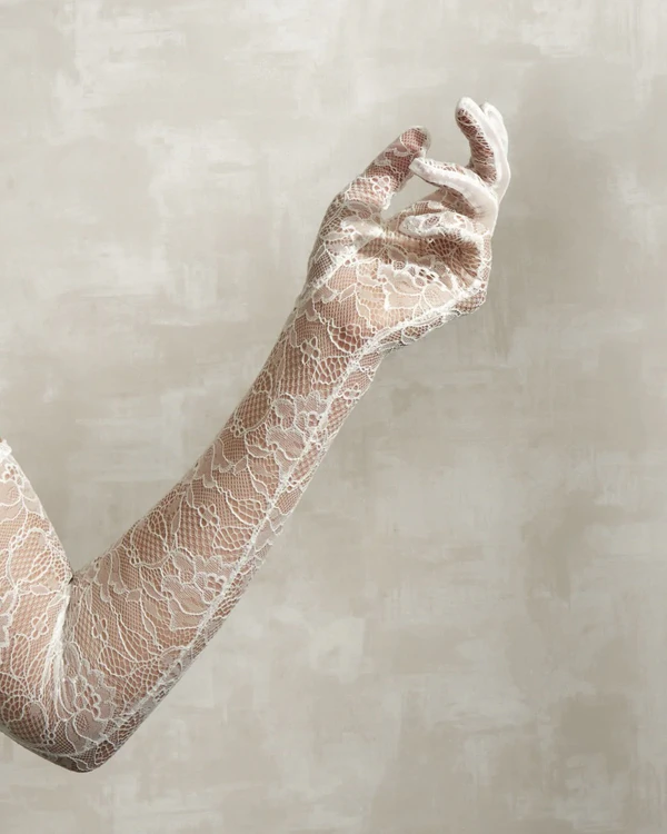 16 Wedding Gloves for Your Flawless Look