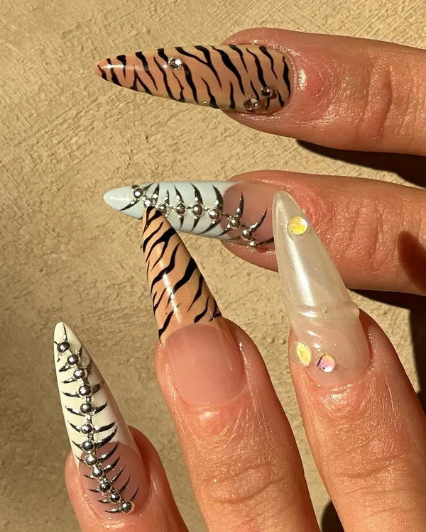 <a href="https://www.instagram.com/p/C-FSwSzITGb/?img_index=1">Doki Nails</a>
